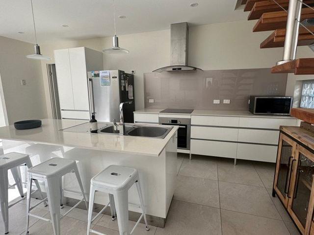 MODERN COASTAL LIVING IN SAWTELL FULLY FURNISHED