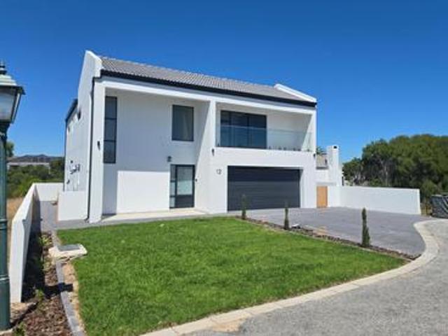modern coastal living in shelley poi.