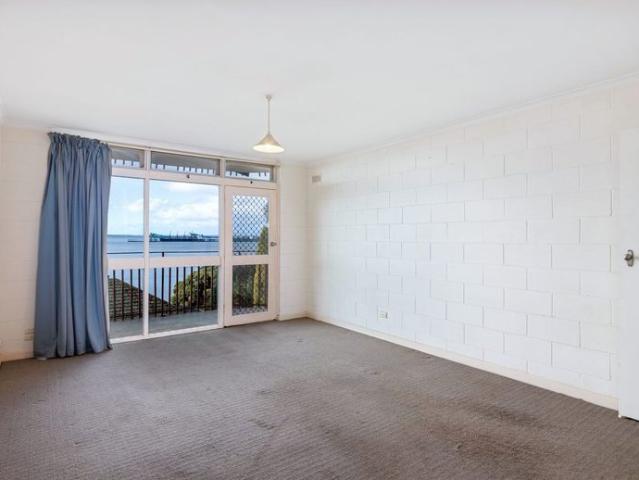 Modern Coastal Living in Prime Port Lincoln
