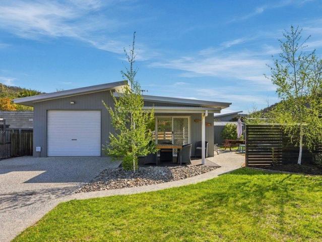 Modern coastal living in the heart of Orford