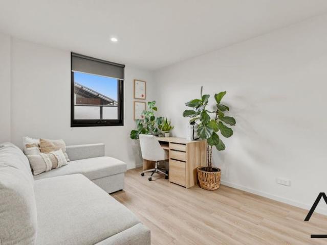Modern Coastal Living in the Heart of Altona!