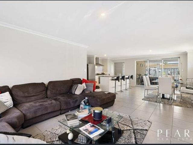 Modern Coastal Living Just 300m from Rockingham Beach
