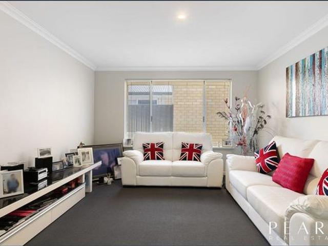 Modern Coastal Living Just 300m from Rockingham Beach