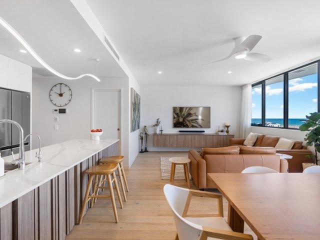 Modern Coastal living, Less than 100m to the Sand