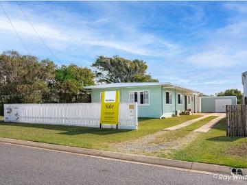 Modern Coastal Living Less Than 300m from the Beach