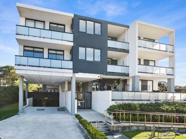 Modern Coastal Living Moments to Wollongong CBD