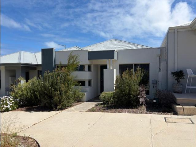 MODERN COASTAL LIVING MOMENTS FROM SHOREHAVEN BEACH