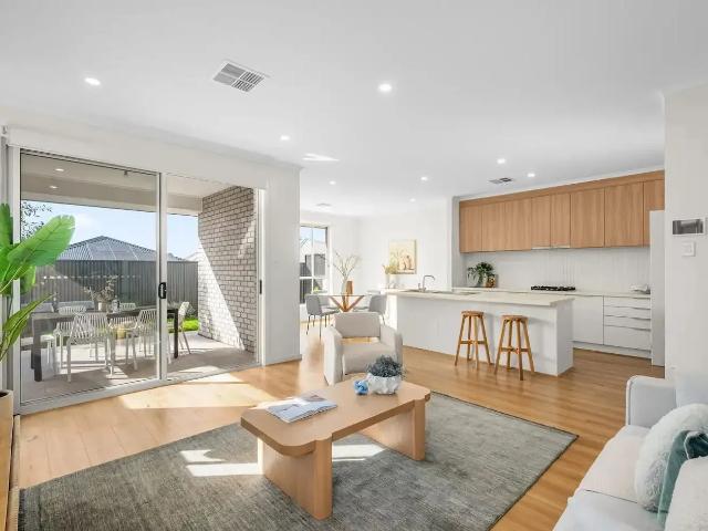 Modern Coastal Living – Spacious Four Bedroom Family Home