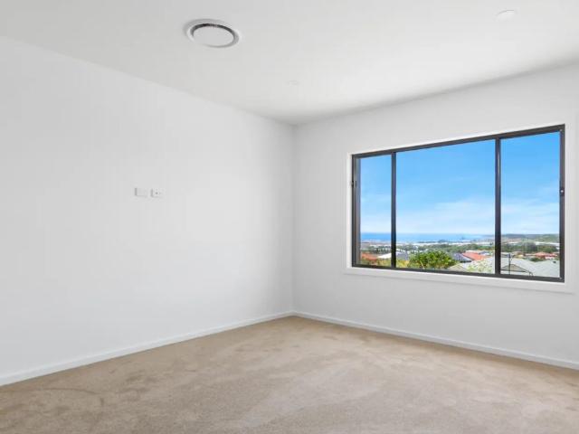 Modern Coastal Living: Stylish Cul de Sac Retreat with Ocean Views!