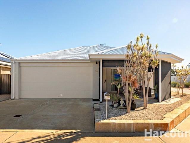 Modern Coastal Living with Designer Upgrades & Air Conditioned Workshop