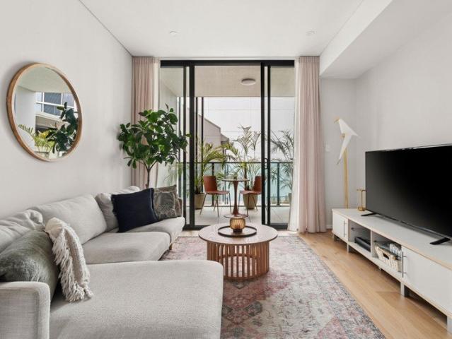 Modern Coastal Living with Light, Style and Convenience