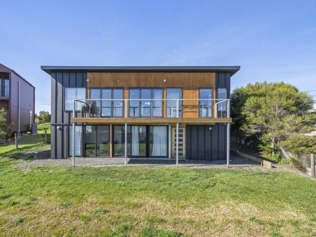 Modern Coastal Living with Spectacular Bay Views