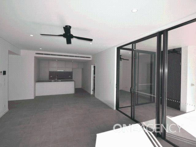 MODERN COASTAL SOPHISTICATION AT THE WATERFRONT