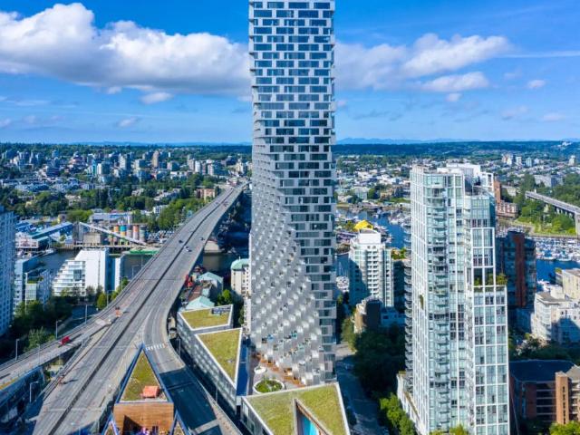 Modern Coliving with Private Rooms and Gym in Vibrant Downtown Vancouver Has an Apartment