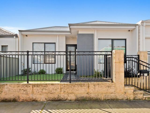 Modern Comfort & Ultimate Convenience in the Heart of Kwinana!