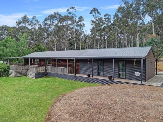 Modern Comfort with Country Feel in Tolmie