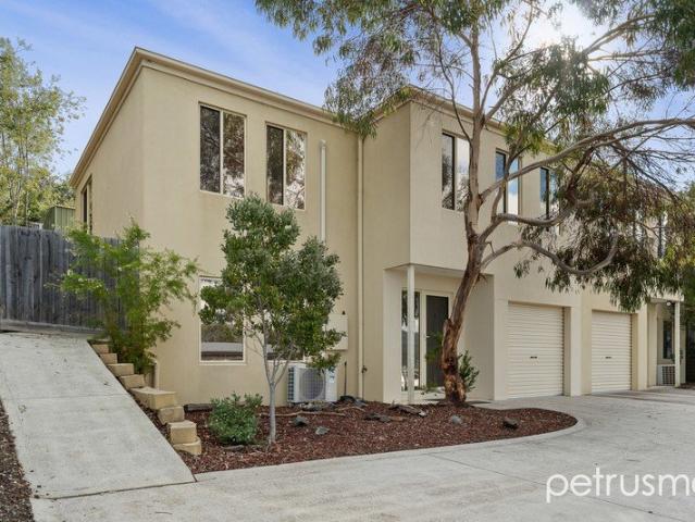 Modern comfort with elevated Ralphs Bay outlook