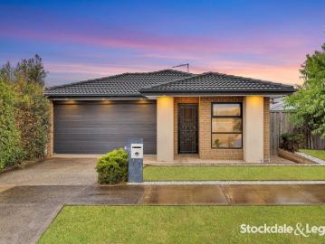 Modern Comfort with 2 Living Areas, Unbeatable Location Step Into Your Next Home!