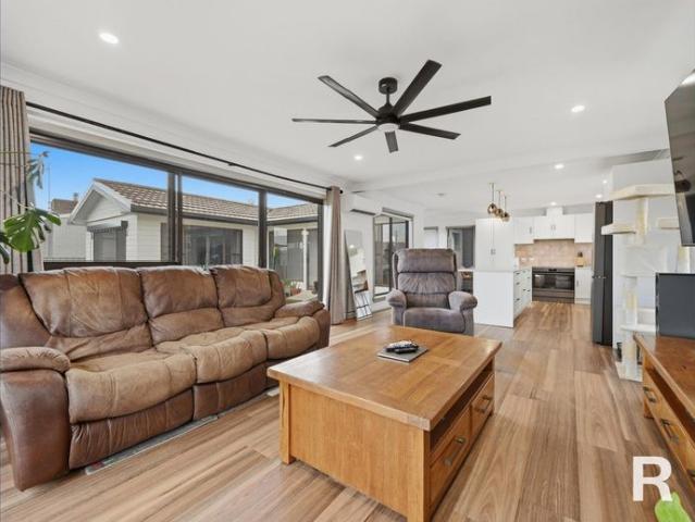 Modern Comfort and Abundant Garage Space