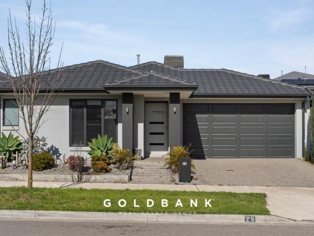 MODERN COMFORT AND EFFORTLESS FAMILY LIVING!