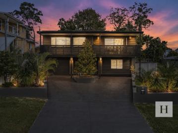 Modern Comfort and Flexible Living in a Well Located Chain Valley Bay Home