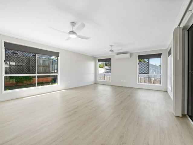 Modern Comfort and Style: Charming 3 Bedroom House in Harlaxton!