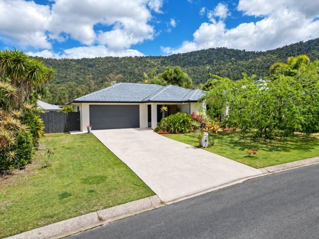 Modern Comfort, Big Backyard, Minutes From Airlie Beach