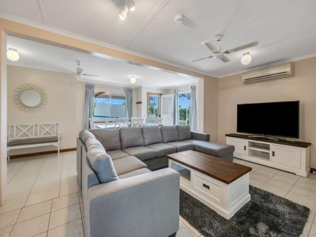 Modern Comfort by the Sea in Beautiful Encounter Bay