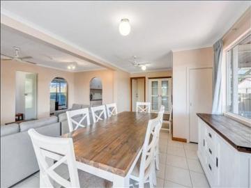 Modern Comfort by the Sea in Beautiful Encounter Bay