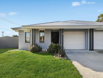 Modern Comfort, Community & Convenience in South Bowenfels 3 Bed 2 Bath 1 Car