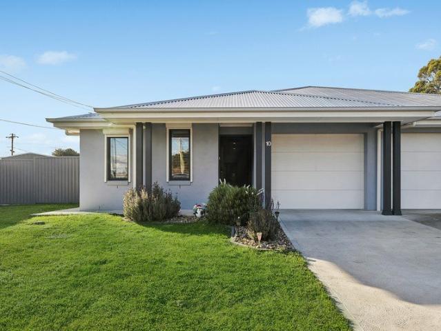 Modern Comfort, Community & Convenience in South Bowenfels 3 Bed 2 Bath 1 Car
