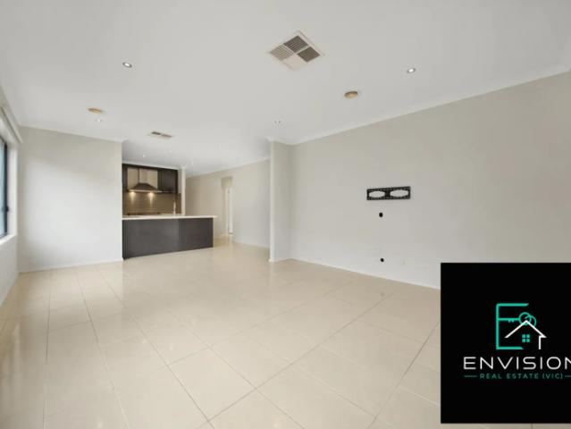 Modern Comfort & Convenience in the Heart of Manor Lakes