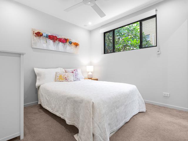 Modern Comfort & Convenience in an Exclusive Enclave in Hawthorne
