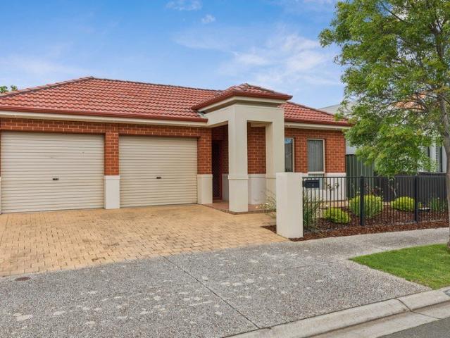 Modern Comfort & Convenience in Sought After Mawson Lakes