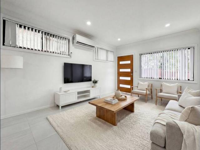 Modern Comfort & Easy Living!