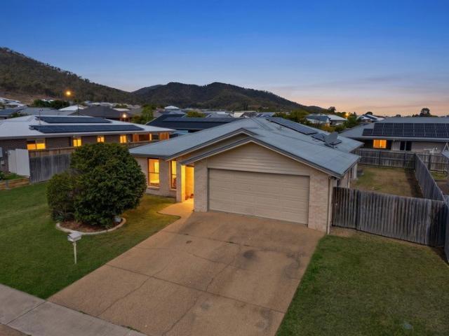 Modern Comfort, Easy Living & Side Access