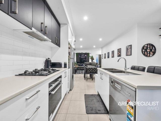 Modern Comfort, Effortless Living with Stunning Sunset Views!