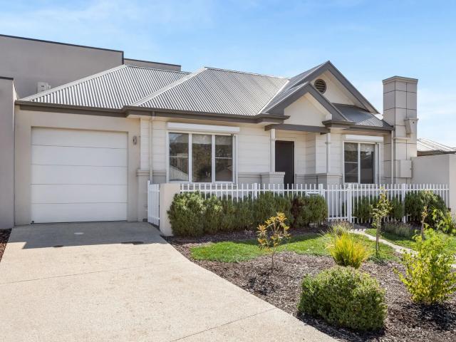 Modern Comfort & Effortless Living in the Heart of Mount Barker