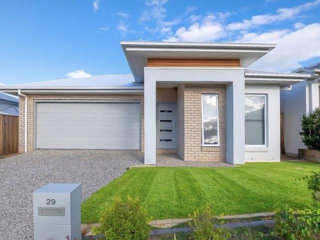 Modern Comfort & Effortless Living in the Heart of Ripley!