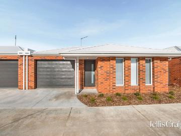 Modern comfort & effortless living in peaceful Ballarat East