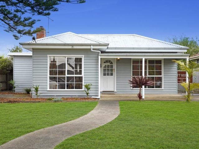 Modern Comfort, Exceptional Entertaining & Plenty of Space of 665m2