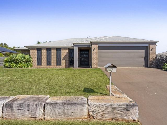 Modern Comfort & Family Living on 936m²
