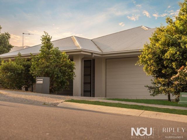 Modern Comfort, Flat 420sqm Block & Backdoor Views!
