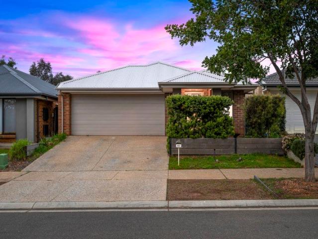 Modern Comfort, Flexible Living & LowMaintenance Appeal!