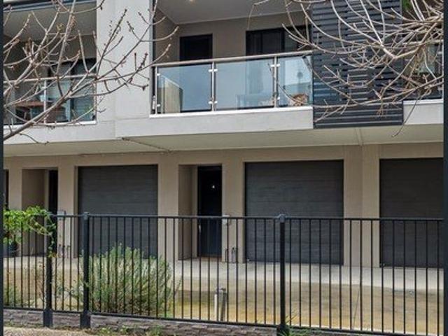 Modern Comfort in the Heart of Mawson Lakes