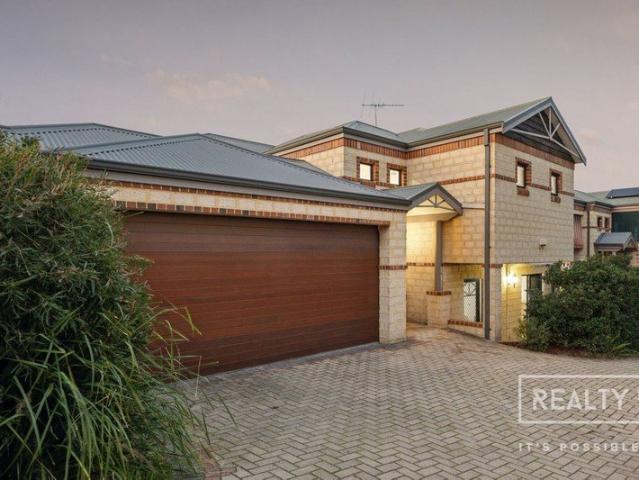 Modern Comfort in the Heart of Woodlands