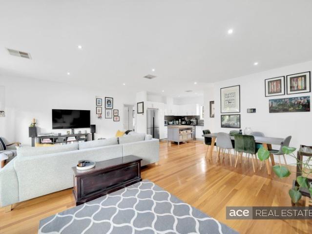 Modern Comfort in This Beautiful 3 Bedroom Residence