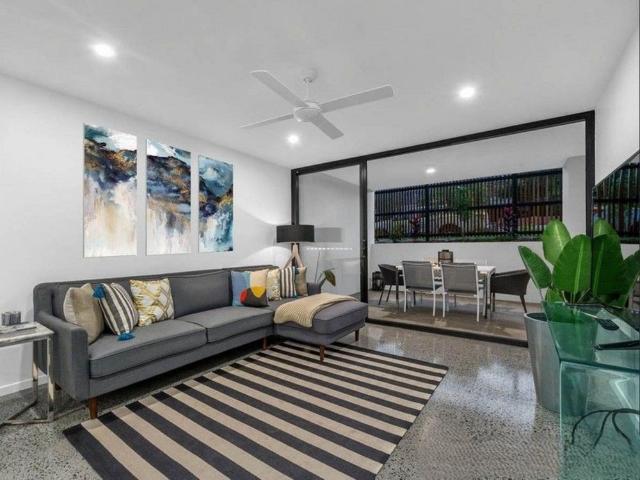 Modern Comfort in Vibrant Annerley
