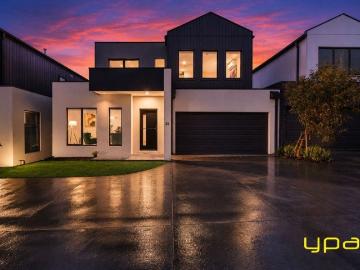 Ultra Modern 3 Bed Residence: NBN Ready & Prime Location