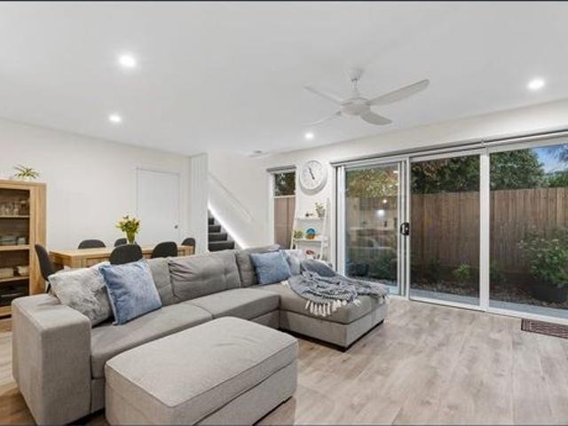 Modern Comfort in a Convenient Beerwah Setting